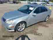 2007 Mercedes-Benz C 230 Sport z VIN WDBRF52H57E027499, wystawiony jako IAAI lot #43476960 z przebiegiem 160 163 mil mil oraz . Historia ofert i sprzedaży dostępna na DreamBid. Obrazek 2.