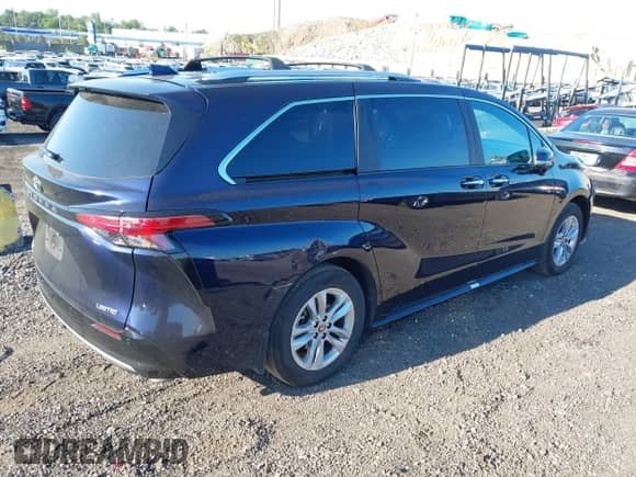 2025 Toyota Sienna Limited с VIN 5TDZSKFC1SS172228, выставлен на аукционе IAAI как лот 42951101 с пробегом 10 641 миль миль и . История ставок и продаж доступна на DreamBid. Изображение 4.