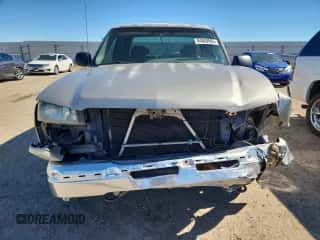 2003 Chevrolet Silverado 1500 LS z VIN 2GCEC19V731396406, wystawiony jako Copart lot #84659565 z przebiegiem Nie podano mil oraz Szkoda całkowita • Salvage title. Historia ofert i sprzedaży dostępna na DreamBid. Obrazek 5.