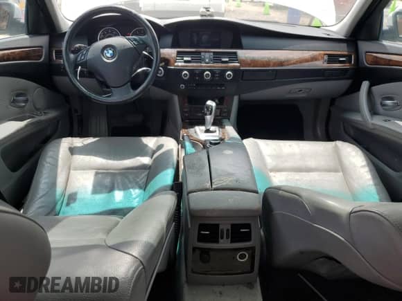 2009 BMW 5 Series 528i z VIN WBANU53599C119141, wystawiony jako Copart lot #53888465 z przebiegiem 203 859 mil mil oraz Czysty tytuł • Clean title. Historia ofert i sprzedaży dostępna na DreamBid. Obrazek 8.