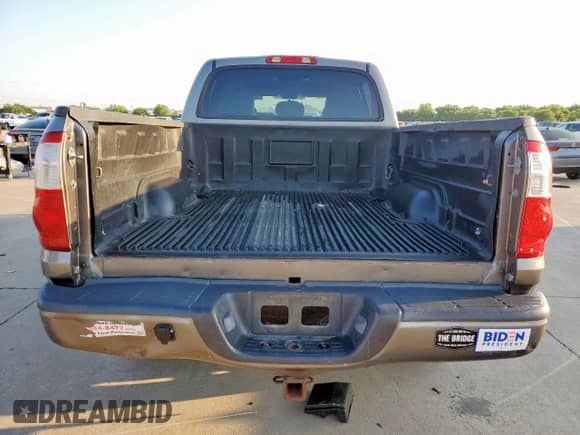 2006 Toyota Tundra Limited z VIN 5TBET38106S538000, wystawiony jako Copart lot #55958765 z przebiegiem 163 870 mil mil oraz Czysty tytuł • Clean title. Historia ofert i sprzedaży dostępna na DreamBid. Obrazek 6.