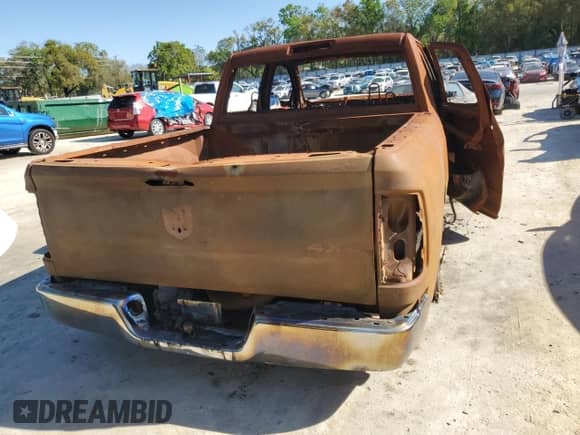 2021 Ram 1500 SLT z VIN 1C6RR7LG7MS543104, wystawiony jako Copart lot #49158865 z przebiegiem Nie podano mil oraz Nie do naprawy • Non repairable. Historia ofert i sprzedaży dostępna na DreamBid. Obrazek 6.