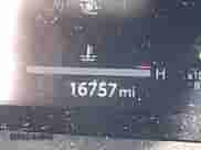 2025 Toyota Tacoma SR5 z VIN 3TMKB5FN4SM025034, wystawiony jako IAAI lot #43362553 z przebiegiem 16 757 mil mil oraz . Historia ofert i sprzedaży dostępna na DreamBid. Obrazek 15.