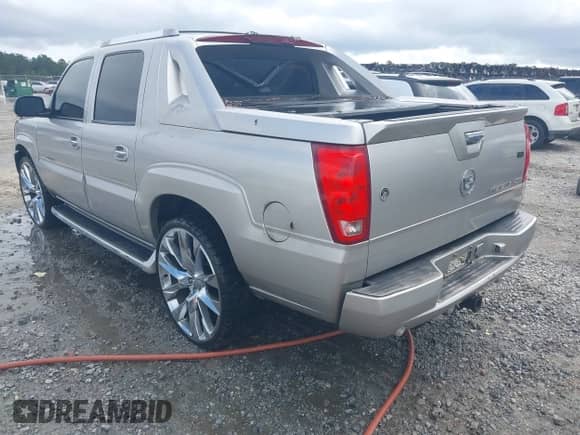 2005 Cadillac Escalade EXT with VIN 3GYEK62N75G130737, listed as a IAAI auction lot 43391031 with 187,272 mi miles and . Bid and sale history available at DreamBid. Image 3.