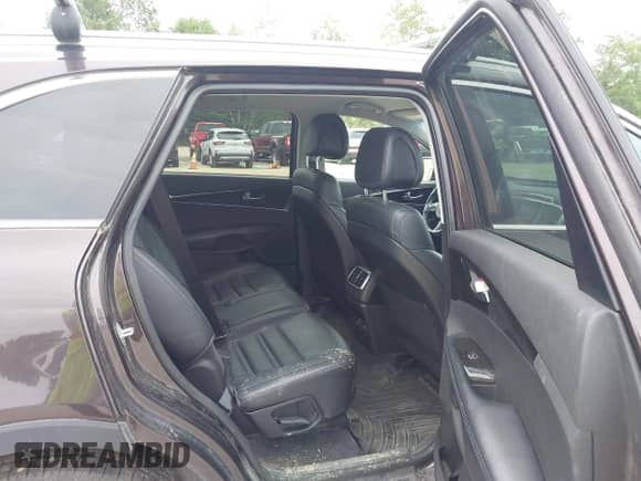 2016 Kia Sorento EX z VIN 5XYPHDA57GG119919, wystawiony jako IAAI lot #42593053 z przebiegiem 98 721 mil mil oraz . Historia ofert i sprzedaży dostępna na DreamBid. Obrazek 8.