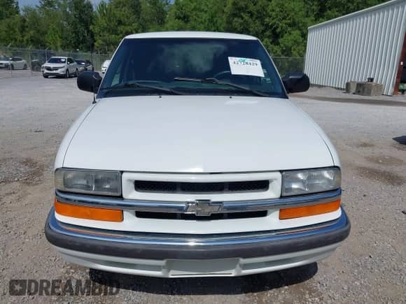 2000 Chevrolet Blazer LS z VIN 1GNCS13W2Y2206599, wystawiony jako IAAI lot #42728429 z przebiegiem 153 219 mil mil oraz . Historia ofert i sprzedaży dostępna na DreamBid. Obrazek 12.