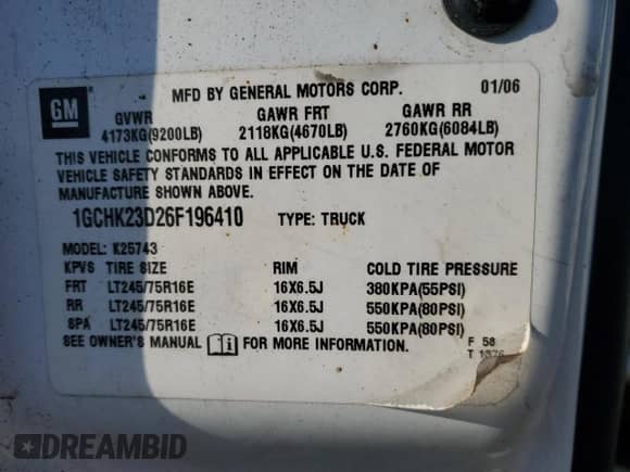 2006 Chevrolet Silverado 2500HD LT1 z VIN 1GCHK23D26F196410, wystawiony jako Copart lot #89073185 z przebiegiem 491 323 mil mil oraz Czysty tytuł • Clean title. Historia ofert i sprzedaży dostępna na DreamBid. Obrazek 12.