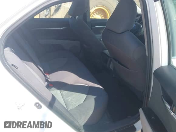 2020 Toyota Camry LE z VIN 4T1L11AK2LU999293, wystawiony jako IAAI lot #43202655 z przebiegiem 52 070 mil mil oraz . Historia ofert i sprzedaży dostępna na DreamBid. Obrazek 8.