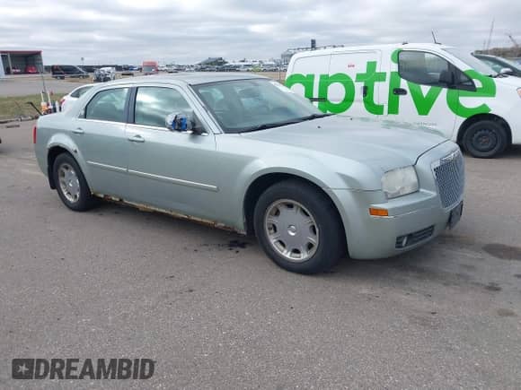 2006 Chrysler 300 Touring с VIN 2C3KA53GX6H487843, выставлен на аукционе IAAI как лот 43484290 с пробегом 186 467 миль миль и . История ставок и продаж доступна на DreamBid. Изображение 1.