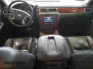 2009 Chevrolet Avalanche LTZ z VIN 3GNFK32059G143111, wystawiony jako Copart lot #63512535 z przebiegiem 223 260 mil mil oraz Czysty tytuł • Clean title. Historia ofert i sprzedaży dostępna na DreamBid. Obrazek 8.