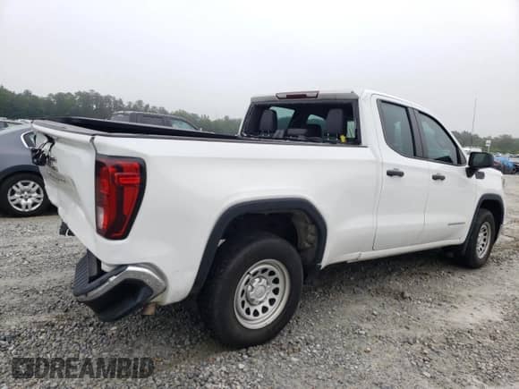 2021 GMC Sierra 1500 with VIN 1GTR8AEHXMZ268057, listed as a Copart auction lot 58497265 with 57,073 mi miles and Salvage title. Bid and sale history available at DreamBid. Image 3.