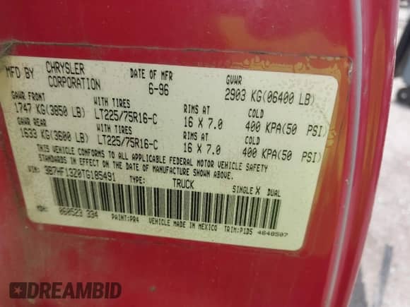 1996 Dodge 1500 z VIN 3B7HF13Z0TG185491, wystawiony jako IAAI lot #42784995 z przebiegiem 223 992 mil mil oraz . Historia ofert i sprzedaży dostępna na DreamBid. Obrazek 9.