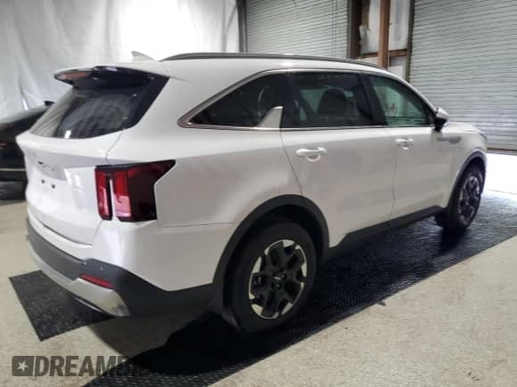 2024 Kia Sorento S with VIN 5XYRL4JC5RG304804, listed as a Copart auction lot 70112445 with 11,613 mi miles and Clean title. Bid and sale history available at DreamBid. Image 3.