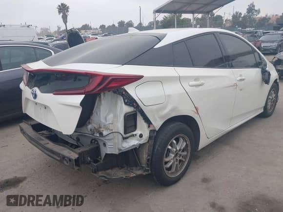 2018 Toyota Prius Plus z VIN JTDKARFP9J3089162, wystawiony jako IAAI lot #42544642 z przebiegiem 50 746 mil mil oraz . Historia ofert i sprzedaży dostępna na DreamBid. Obrazek 4.