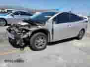 2018 Toyota Prius Plus z VIN JTDKARFP7J3099284, wystawiony jako Copart lot #58186915 z przebiegiem 51 694 mil mil oraz Szkoda całkowita • Salvage title. Historia ofert i sprzedaży dostępna na DreamBid. Obrazek 1.