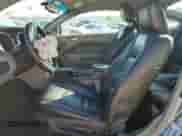 2007 Ford Mustang Deluxe z VIN 1ZVFT80N375245803, wystawiony jako Copart lot #82339325 z przebiegiem 146 215 mil mil oraz Czysty tytuł • Clean title. Historia ofert i sprzedaży dostępna na DreamBid. Obrazek 7.