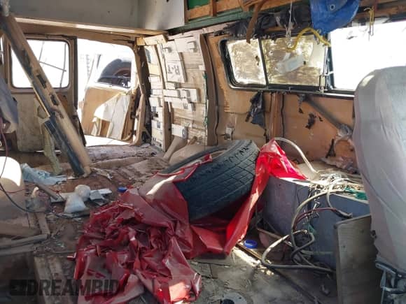 1988 Ford Econoline Cargo с VIN 1FDGS24H0JHC21214, выставлен на аукционе IAAI как лот 39650228 с пробегом 55 106 миль миль и . История ставок и продаж доступна на DreamBid. Изображение 8.