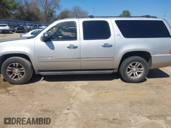2011 Chevrolet Suburban LTZ с VIN 1GNSCKE04BR385153, выставлен на аукционе IAAI как лот 41720354 с пробегом 237 611 миль миль и . История ставок и продаж доступна на DreamBid. Изображение 14.