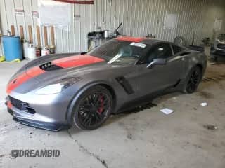 2016 Chevrolet Corvette z VIN 100000000016925W, wystawiony jako Copart lot #59285905 z przebiegiem 24 887 mil mil oraz Czysty tytuł • Clean title. Historia ofert i sprzedaży dostępna na DreamBid. Obrazek 1.