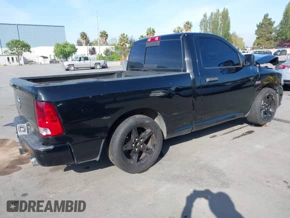 2014 Ram 1500 Express z VIN 3C6JR6ATXEG192303, wystawiony jako IAAI lot #42087281 z przebiegiem 58 597 mil mil oraz . Historia ofert i sprzedaży dostępna na DreamBid. Obrazek 4.