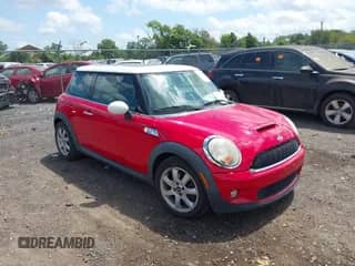 2009 MINI Hardtop S с VIN WMWMF73569TX40628, выставлен на аукционе IAAI как лот 42971267 с пробегом Не указан миль и . История ставок и продаж доступна на DreamBid. Изображение 1.