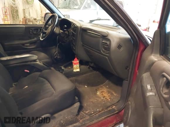 2003 Chevrolet Blazer LS с VIN 1GNDT13X03K175789, выставлен на аукционе IAAI как лот 42166503 с пробегом 302 661 миль миль и . История ставок и продаж доступна на DreamBid. Изображение 5.