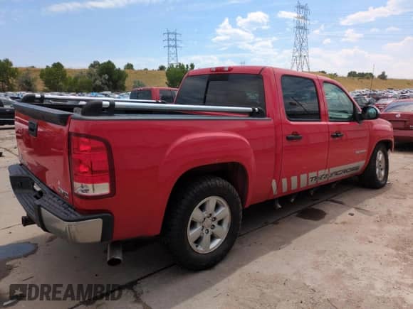 2013 GMC Sierra 1500 SLE z VIN 3GTP2VE72DG106382, wystawiony jako Copart lot #67678405 z przebiegiem 109 115 mil mil oraz Szkoda całkowita • Salvage title. Historia ofert i sprzedaży dostępna na DreamBid. Obrazek 3.