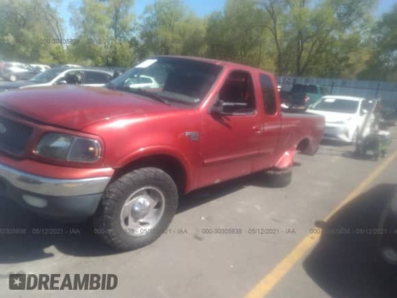 2000 Ford F-150 XL z VIN 1FTRX18L3YNB90298, wystawiony jako IAAI lot #30305838 z przebiegiem Nie podano mil oraz . Historia ofert i sprzedaży dostępna na DreamBid. Obrazek 2.