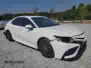 2021 Toyota Camry SE Nightshade z VIN 4T1G11AK8MU408838, wystawiony jako Copart lot #71665125 z przebiegiem 106 701 mil mil oraz Szkoda całkowita • Salvage title. Historia ofert i sprzedaży dostępna na DreamBid. Obrazek 4.