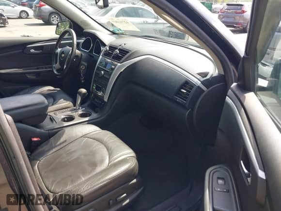 2011 Chevrolet Traverse 2LT z VIN 1GNKVJED0BJ294628, wystawiony jako IAAI lot #42741069 z przebiegiem 220 712 mil mil oraz . Historia ofert i sprzedaży dostępna na DreamBid. Obrazek 5.