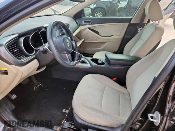 2014 Kia Optima LX с VIN 5XXGM4A71EG263738, выставлен на аукционе Copart как лот 69872045 с пробегом 61 645 миль миль и Списание • Salvage title. История ставок и продаж доступна на DreamBid. Изображение 7.