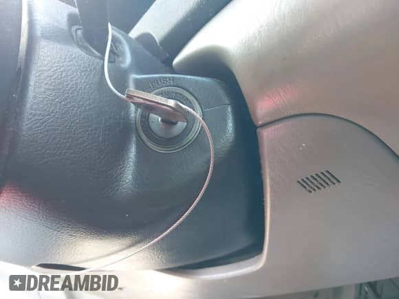 2002 Toyota Camry LE z VIN 4T1BE32K72U098901, wystawiony jako IAAI lot #42490653 z przebiegiem 120 619 mil mil oraz . Historia ofert i sprzedaży dostępna na DreamBid. Obrazek 11.