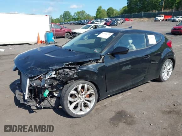 2012 Hyundai Veloster w/Black Int с VIN KMHTC6AD8CU046547, выставлен на аукционе IAAI как лот 42388735 с пробегом 12 884 миль миль и . История ставок и продаж доступна на DreamBid. Изображение 17.