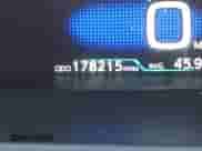 2017 Toyota Prius Two z VIN JTDKBRFU8H3575670, wystawiony jako IAAI lot #43359177 z przebiegiem 178 215 mil mil oraz . Historia ofert i sprzedaży dostępna na DreamBid. Obrazek 16.