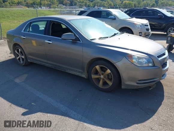 2012 Chevrolet Malibu 1LT z VIN 1G1ZC5EU8CF288089, wystawiony jako IAAI lot #43443742 z przebiegiem 195 894 mil mil oraz . Historia ofert i sprzedaży dostępna na DreamBid. Obrazek 1.