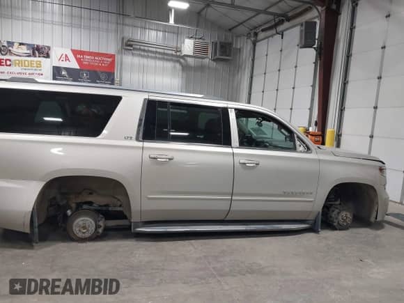 2015 Chevrolet Suburban LTZ с VIN 1GNSKKKC9FR289610, выставлен на аукционе IAAI как лот 43007568 с пробегом 119 196 миль миль и . История ставок и продаж доступна на DreamBid. Изображение 12.