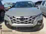 2024 Hyundai Santa Cruz SEL z VIN 5NTJBDAE9RH101121, wystawiony jako Copart lot #77306254 z przebiegiem Nie podano mil oraz Nie do naprawy • Non repairable. Historia ofert i sprzedaży dostępna na DreamBid. Obrazek 5.