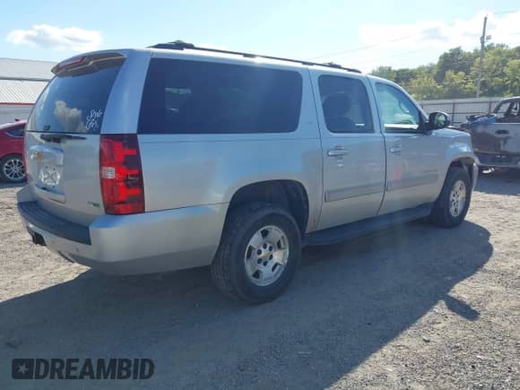 2011 Chevrolet Suburban LT with VIN 1GNSKJE31BR112484, listed as a IAAI auction lot 43071981 with 235,471 mi miles and . Bid and sale history available at DreamBid. Image 4.