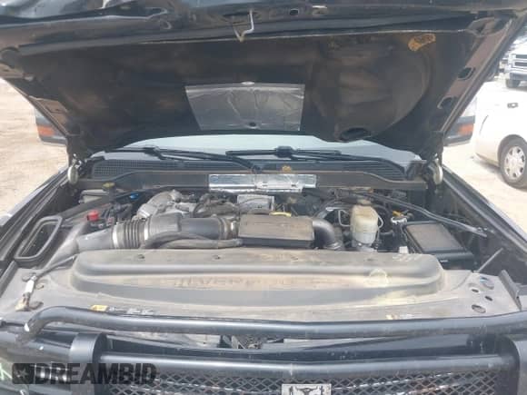 2017 Chevrolet Silverado 2500HD LTZ z VIN 1GC1KWEY4HF232559, wystawiony jako IAAI lot #42451383 z przebiegiem 65 948 mil mil oraz . Historia ofert i sprzedaży dostępna na DreamBid. Obrazek 10.