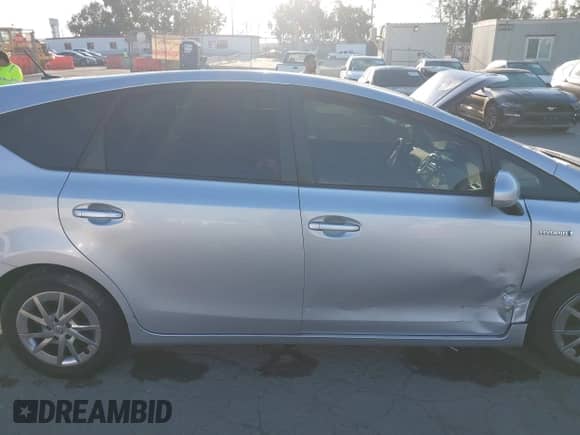 2015 Toyota Prius Two z VIN JTDZN3EU8FJ023003, wystawiony jako IAAI lot #43090719 z przebiegiem 220 707 mil mil oraz . Historia ofert i sprzedaży dostępna na DreamBid. Obrazek 13.