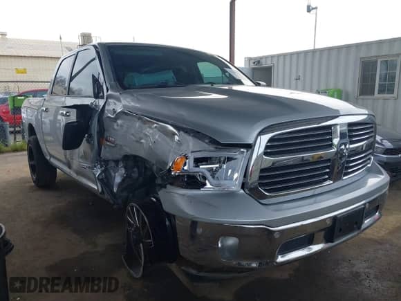 2017 Ram 1500 Big Horn z VIN 1C6RR6LT3HS582981, wystawiony jako IAAI lot #41682102 z przebiegiem 125 538 mil mil oraz . Historia ofert i sprzedaży dostępna na DreamBid. Obrazek 1.