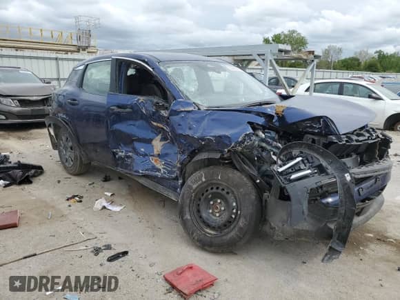 2025 Nissan Kicks S z VIN 3N8AP6BA6SL314321, wystawiony jako Copart lot #55283825 z przebiegiem Nie podano mil oraz Szkoda całkowita • Salvage title. Historia ofert i sprzedaży dostępna na DreamBid. Obrazek 4.