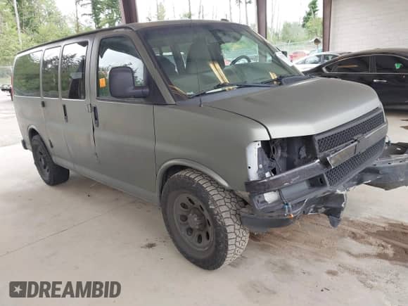 2011 Chevrolet Express Passenger LS z VIN 1GNSGBF43B1145404, wystawiony jako IAAI lot #42359594 z przebiegiem 126 042 mil mil oraz . Historia ofert i sprzedaży dostępna na DreamBid. Obrazek 1.