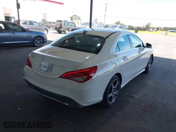 2019 Mercedes-Benz CLA 250 z VIN WDDSJ4EB2KN741592, wystawiony jako IAAI lot #42564734 z przebiegiem 36 469 mil mil oraz . Historia ofert i sprzedaży dostępna na DreamBid. Obrazek 4.