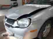 2004 Dodge Neon SXT z VIN 1B3ES56C94D593209, wystawiony jako IAAI lot #41621999 z przebiegiem 89 698 mil mil oraz . Historia ofert i sprzedaży dostępna na DreamBid. Obrazek 6.