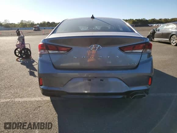 2018 Hyundai Sonata Limited with VIN 5NPE34AF6JH611274, listed as a Copart auction lot 86688885 with 246,214 mi miles and Clean title. Bid and sale history available at DreamBid. Image 6.
