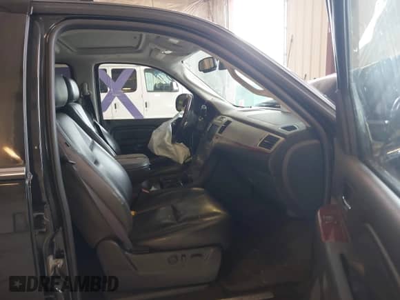 2011 Cadillac Escalade Premium с VIN 1GYS4CEF7BR163765, выставлен на аукционе IAAI как лот 43037236 с пробегом 223 335 миль миль и . История ставок и продаж доступна на DreamBid. Изображение 5.