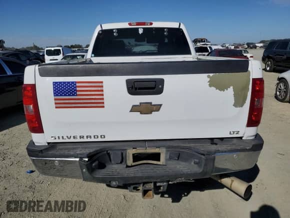 2011 Chevrolet Silverado 2500HD LTZ z VIN 1GC1KYC80BF139673, wystawiony jako Copart lot #76820874 z przebiegiem 276 421 mil mil oraz Szkoda całkowita • Salvage title. Historia ofert i sprzedaży dostępna na DreamBid. Obrazek 6.