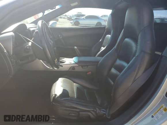 2006 Chevrolet Corvette с VIN 1G1YY26U265116287, выставлен на аукционе Copart как лот 73706784 с пробегом 175 817 миль миль и Списание • Salvage title. История ставок и продаж доступна на DreamBid. Изображение 7.