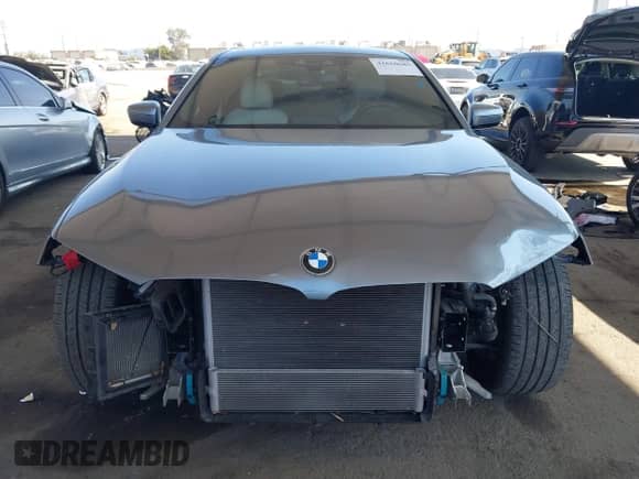 2019 BMW 5 Series 530e с VIN WBAJA9C51KB254009, выставлен на аукционе IAAI как лот 42650685 с пробегом 51 461 миль миль и . История ставок и продаж доступна на DreamBid. Изображение 13.